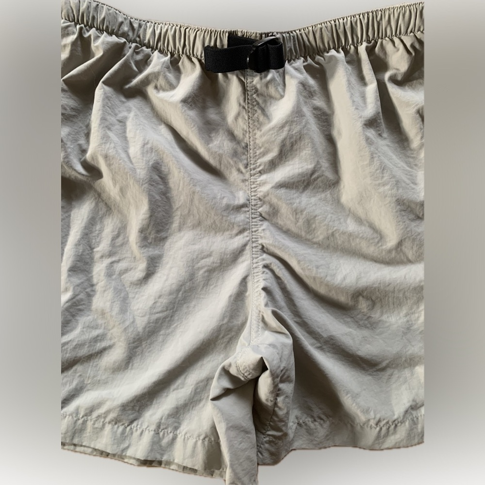 Columbia ladies Stretch tan beige nylon shorts, Size Large, Climber Outdoors